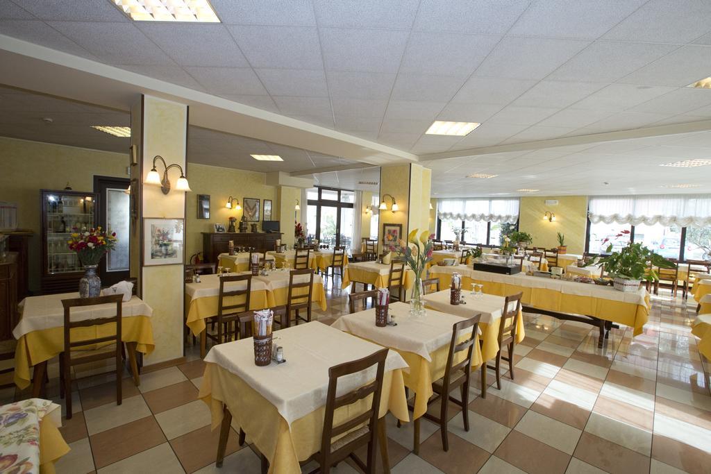Hotel Ganfo Σιρμιόνε Εξωτερικό φωτογραφία