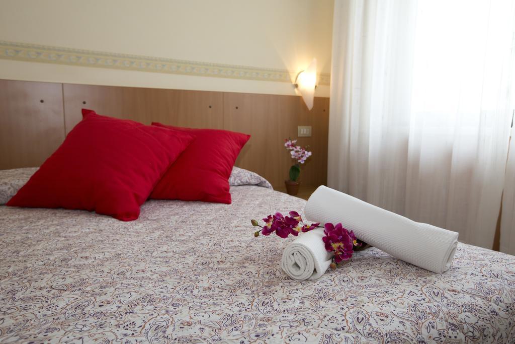 Hotel Ganfo Σιρμιόνε Εξωτερικό φωτογραφία