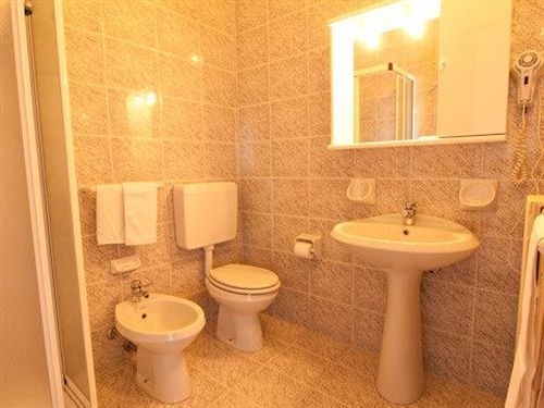 Hotel Ganfo Σιρμιόνε Εξωτερικό φωτογραφία